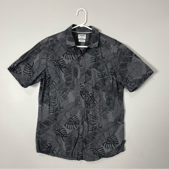 hurly Classic Fit Short Sleeve Button  Up Size Medium - Picture 1 of 3